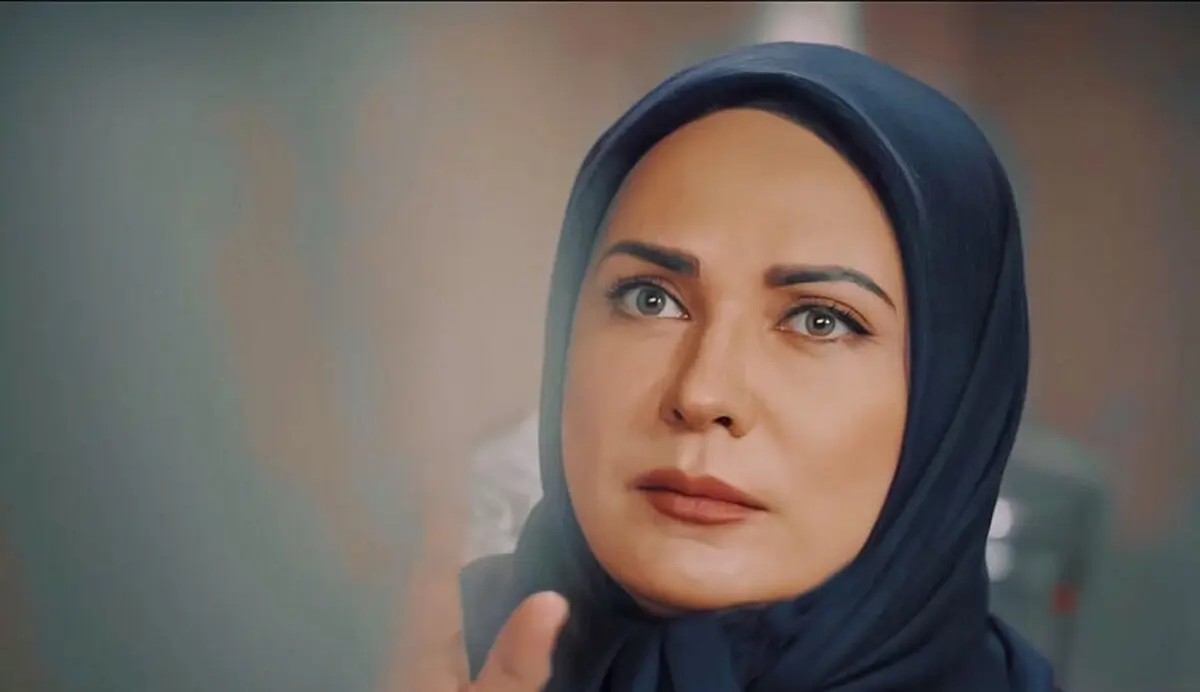 لعیا زنگنه در آستانه 60 سالگی با تتوهایش خودنمایی می کند + عکس