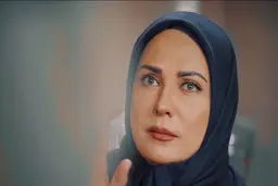 لعیا زنگنه در آستانه 60 سالگی با تتوهایش خودنمایی می کند + عکس