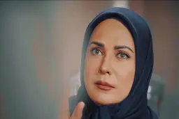 لعیا زنگنه در آستانه 60 سالگی با تتوهایش خودنمایی می کند + عکس
