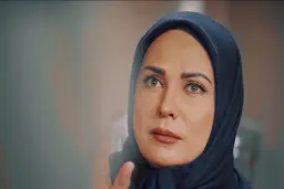 لعیا زنگنه در آستانه 60 سالگی با تتوهایش خودنمایی می کند + عکس