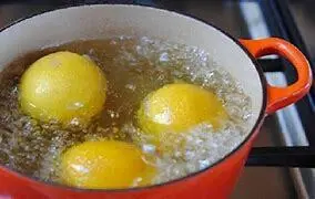 لیمو را بجوشانید و معجزه‌اش را ببینید | خواص بی‌نظیر لیمو برای سلامتی + ویدئو