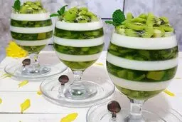 بیا یادت بدم چطوری پاناکوتا رو بدون قالب درست کنی! | طرز تهیه دسر پاناکوتا کیوی بدون قالب و دردسر +ویدئو
