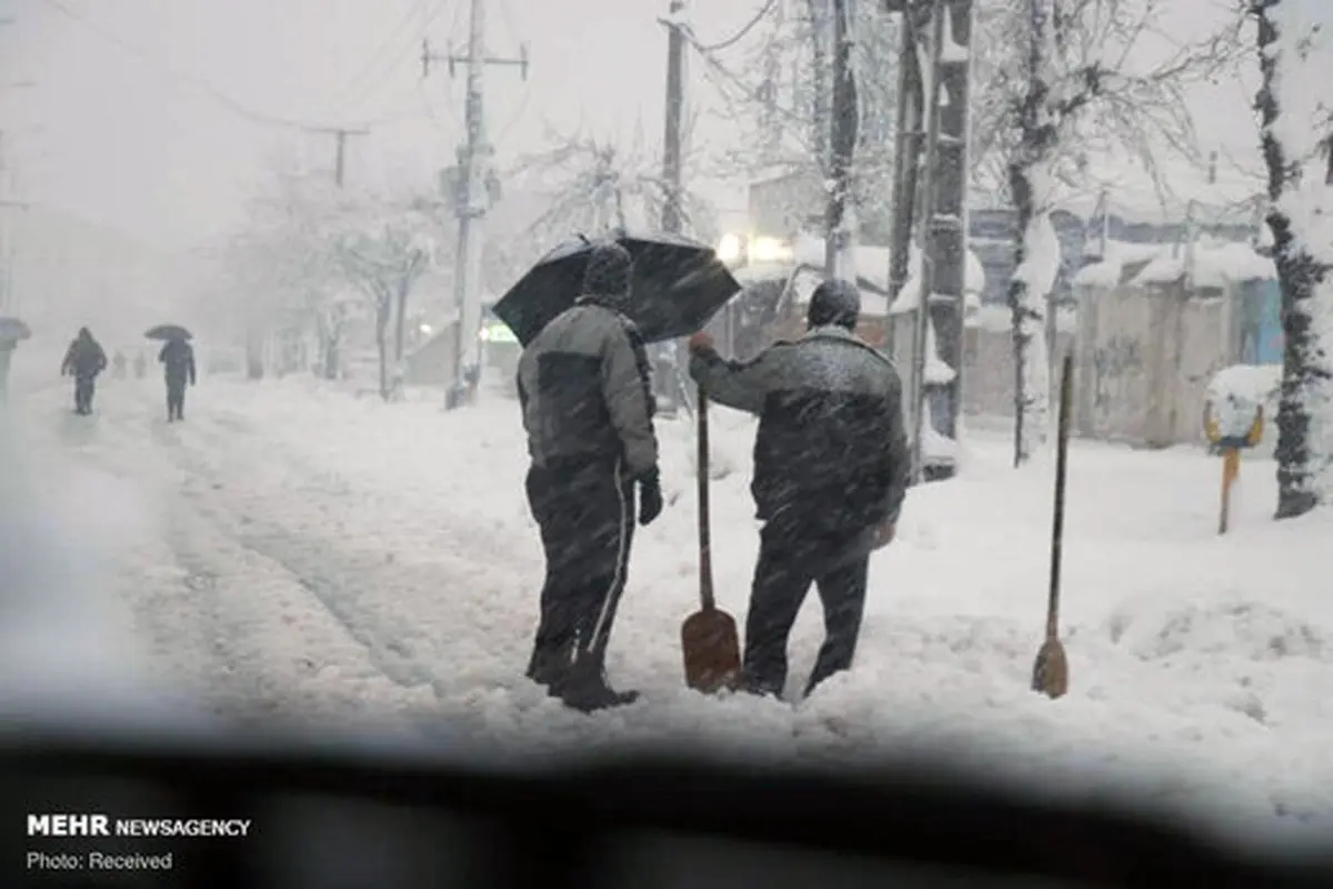 هزار نفر در برف و کولاک این استان گرفتار شدند