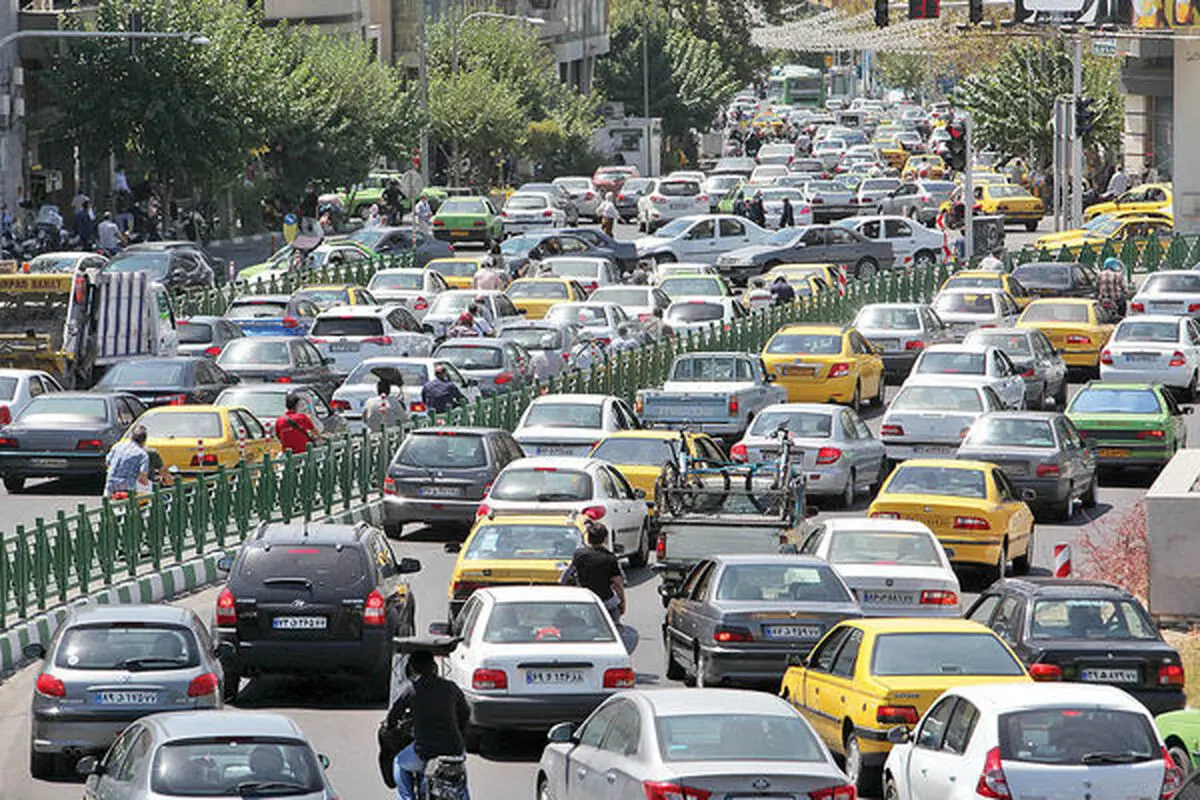 
نارضایتی اهالی شهریار از ترافیک سه راه شهریار و تکمیل نشدن پل زیر گذر فتح
