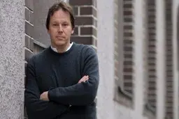 علیه دولت و سرمایه‌ | دیوید گریبر، انسان‌شناس، فعال سیاسی و متفکر آنارشیست آمریکایی، در 59 سالگی درگذشت