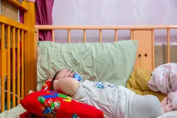 
کودکان قم، کرونا و تخت های پرشده +تصاویر
