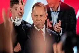 کارول ناوروتسکی، بوکسور مورخ و چهره جنجالی، رئیس‌جمهور جدید لهستان شد | مردی با دو چهره: تاریخ‌نگار جنجالی، گنگستر مخفی، و رئیس‌جمهور تازه لهستان