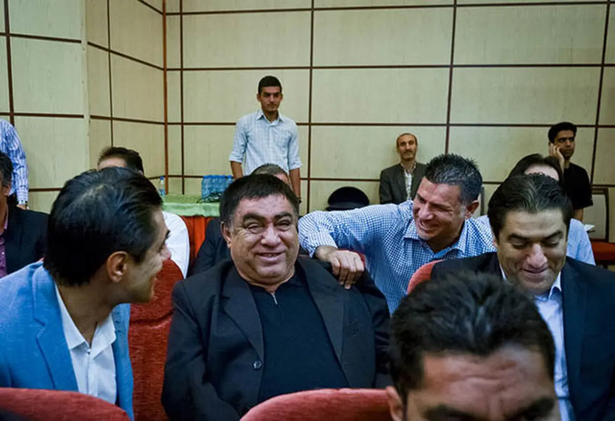 پیروانی: تاج هم از قرارداد ویلموتس در عذاب است