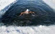 شنا در دمای منفی پانزده درجه در سد مهاباد+ویدئو