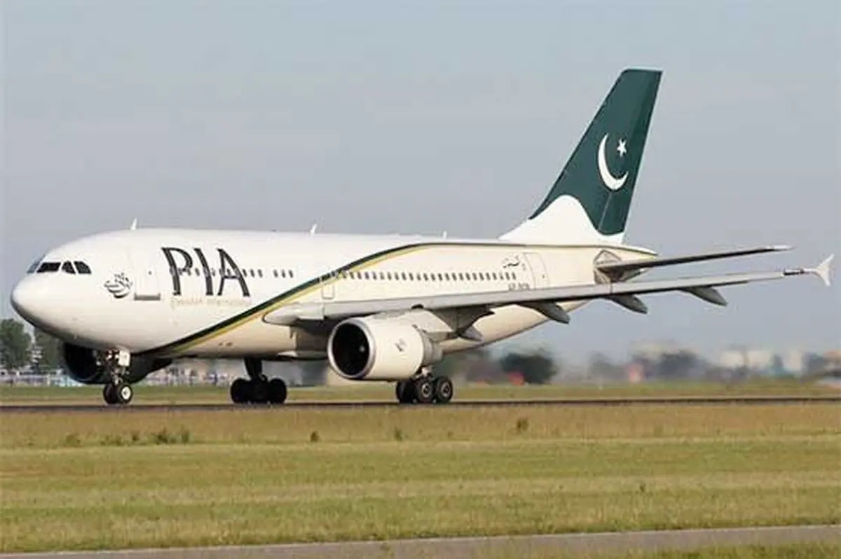  سقوط یک هواپیمای مسافربری در کراچی پاکستان +ویدیو