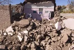 مسئولان رفتند، یخبندان ماند | چادرنشینی زلزله‌زدگان چلگرد در آغاز فصل سرد