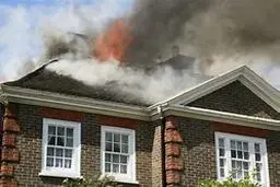 اگر در آتش‌سوزی منزل گرفتار شدیم چه کنیم؟ | نکاتی برای نجات از آتش‌سوزی منزل که باید بدانید +ویدئو