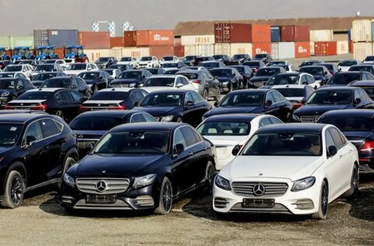 
مجلس با واردات ۵۰ هزار دستگاه خودرو سواری به کشور مخالفت  کرد