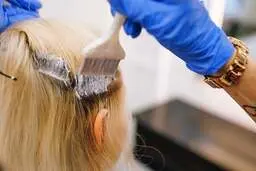 چگونه موهای چند رنگ را یکدست کنیم؟ + نکات