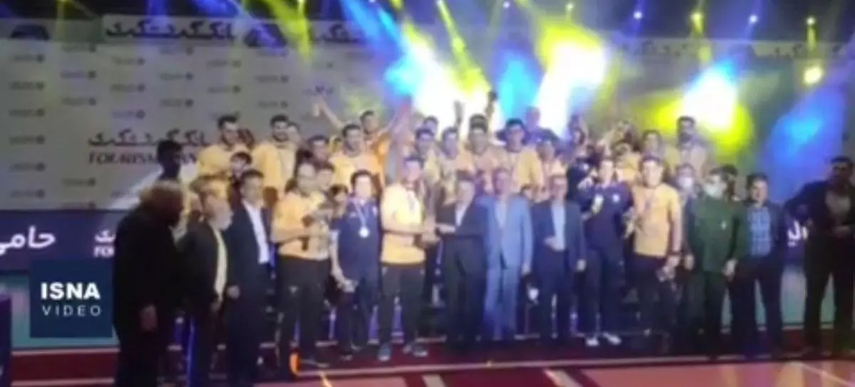 قهرمانی شهداب یزد در لیگ برتر والیبال و 
لحظه بالا بردن جام قهرمانی+ویدئو
