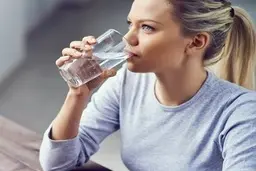 خطر نوشیدن آب سرد بعد از حمام