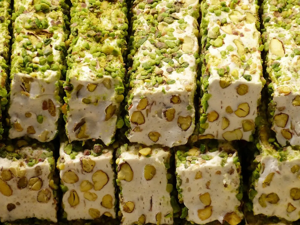 طعم بهشتی گز را با طرز تهیه گز خانگی به سفره خود بیاورید | طرز تهیه گز خونگی +ویدیو