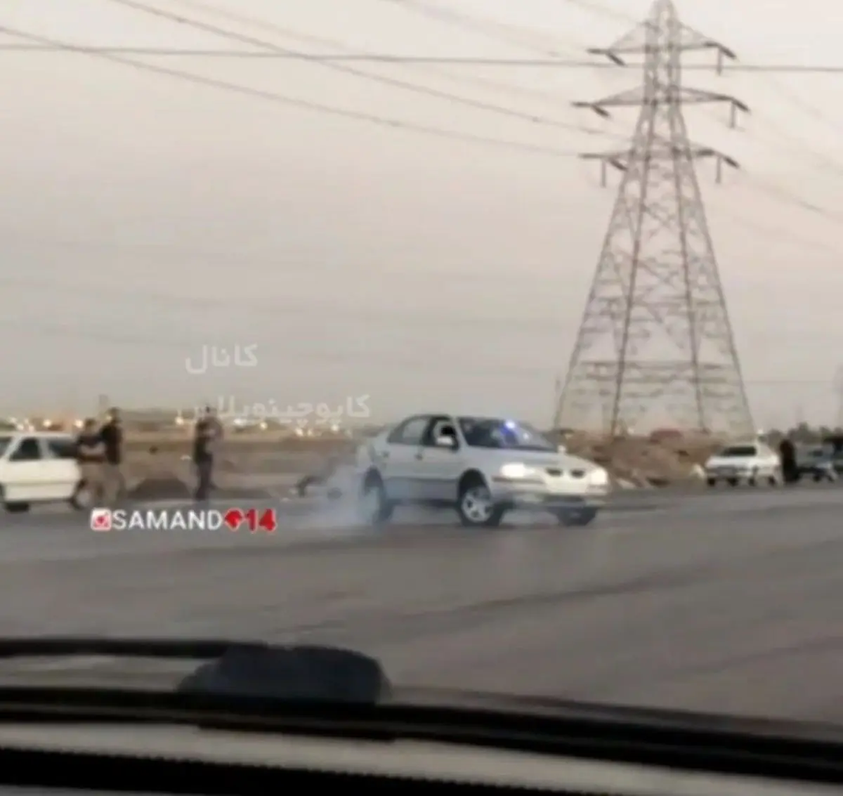 حرکت وحشتناک  و خطرناک راننده سمند وسط شلوغی خیابان+ویدئو 