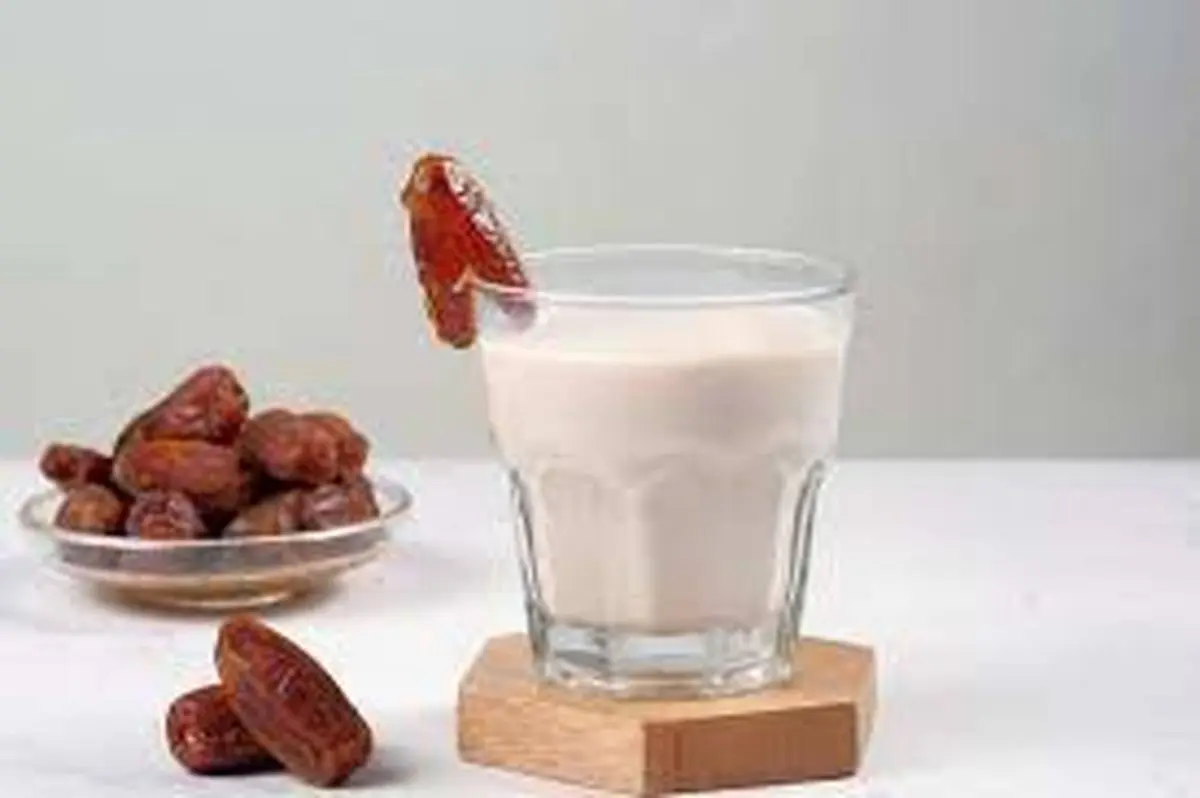 بمب انرژی مخصوص برای افراد ضعیف فقط شیرخرما! | طرز تهیه شیر خرما هندی مقوی و فوری +ویدئو