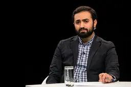 خوشحالی معاون وزیر ایران از حمله به سلمان رشدی نویسنده کتاب «آیات شیطانی»