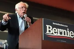 برنی سندرز: ننگ است که مردم آمریکا هزینه رفتن به بیمارستان را ندارند 