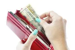 ۶ تا نکته درباره نگهداری از کیف پول که باعث ثروتمندی شما می شود!