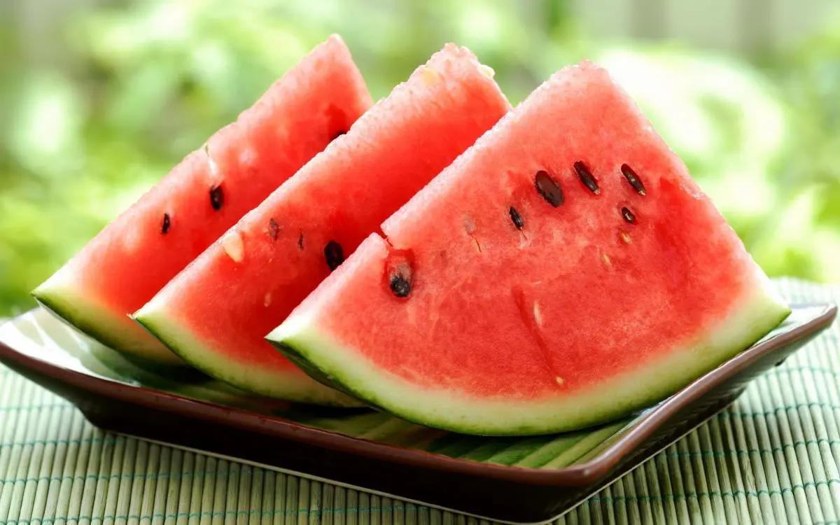 مضرات خوردن هندوانه در شب