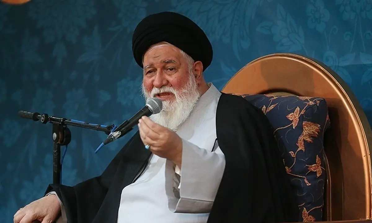 اعتراض امام جمعه مشهد به تعداد گوشی های هوشمند و رسانه های آزاد