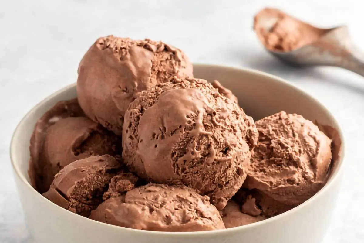 با کمترین اقلام یک بستنی خوشمزه خونگی درست کن! | طرز تهیه بستنی خانگی +ویدئو