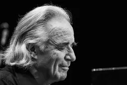 پیانو نواختن استادانه شخص فاقد توانایی حرکت! | اتفاقی عجیب ولی واقعی+ویدئو 