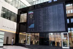 افراد آماتور در نیم ساعت اول بازار خرید و فروش می کنند | سهامدارانی که ضرر کردند با زیان از بازار خارج نشوند | دولت و برخی سهامداران ضرر کرده، هر دو مقصر هستند