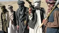  لباسی متفاوت و به‌نوعی عجیب از یک جنگجوی طالبان +عکس