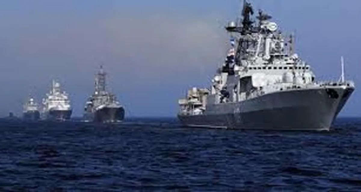 لحظه هدف قراردادن کشتی روسیه در سواحل جزیره مار توسط پهپاد+ویدئو