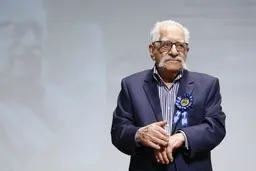 عبدالمجید ارفعی مترجم منشور کوروش نشان یونسکو را گرفت + ویدئو