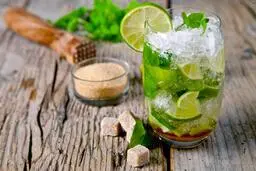 با این شربت هم دهانتو خوشبو کن هم عطشتو برطرف! | طرز تهیه شربت نعنا +ویدئو