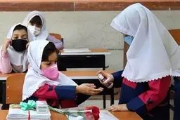 بازگشایی مدارس از نیمه دوم آبان به‌صورت حضوری 
