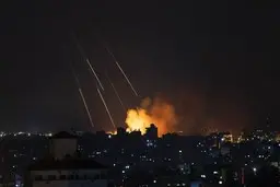  دو پایگاه نظامی اسرائیل توسط حماس موشک باران شد
