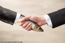 نشانه ابتلا به کبد چرب  میتواندشل دست دادن  باشد