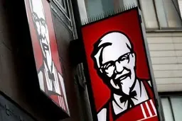  پیدا شدن کرم در غذای رستوران معروف!+تصویر