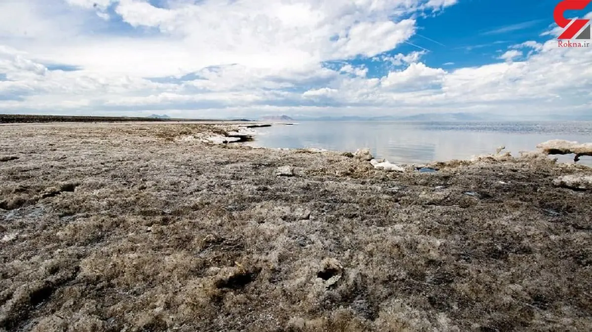 حجم آب دریاچه ارومیه نصف شد 