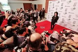 الناز شاکردوست در محاصره عکاسان