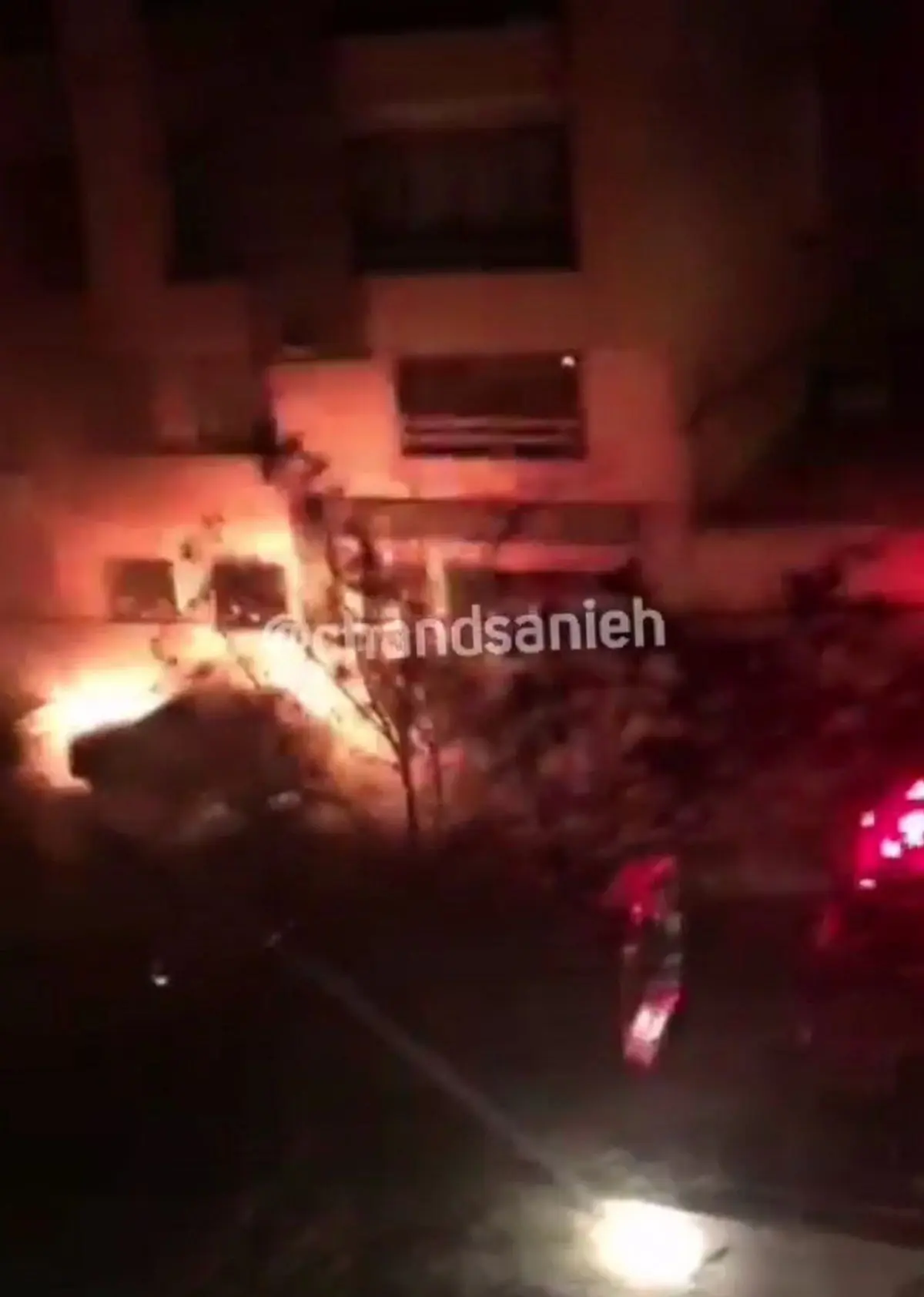 خیابان ستارخان تهران | به آتش کشیدن چند خودرو به دنبال خصومت و درگیری شخصی+ویدئو
