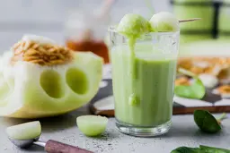 یک نوشیدنی خنک که توی گرما سرحال میارتت! | طرز تهیه شیک طالبی +ویدئو