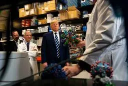 مشاور سابق ترامپ: ۳ ماه قبل از شیوع کرونا به کاخ سفید هشدار دادم