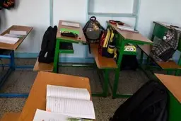 متشنج شدن جو یک مدرسه در تهران | دانش‌آموزان مقنعه درآوردند و شعار دادند! | روایت پدر یک دانش‌آموز 