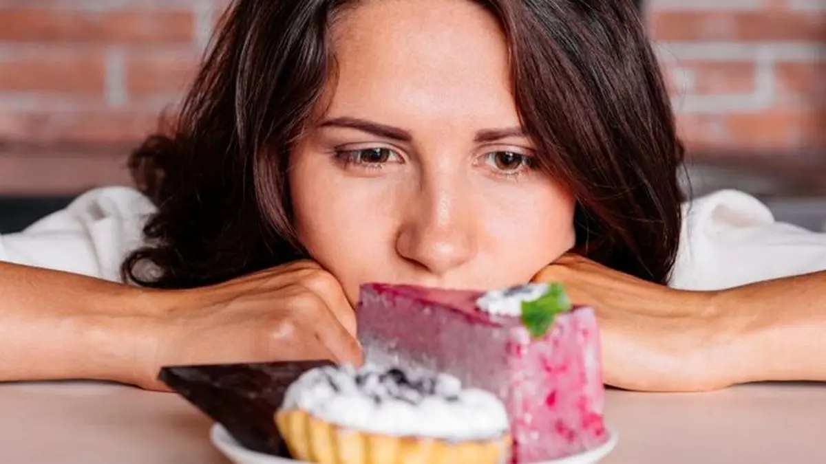 علت ولع به خوردن شیرینی چیست؟ | کاهش میل به شیرینی با مصرف این مواد غذایی