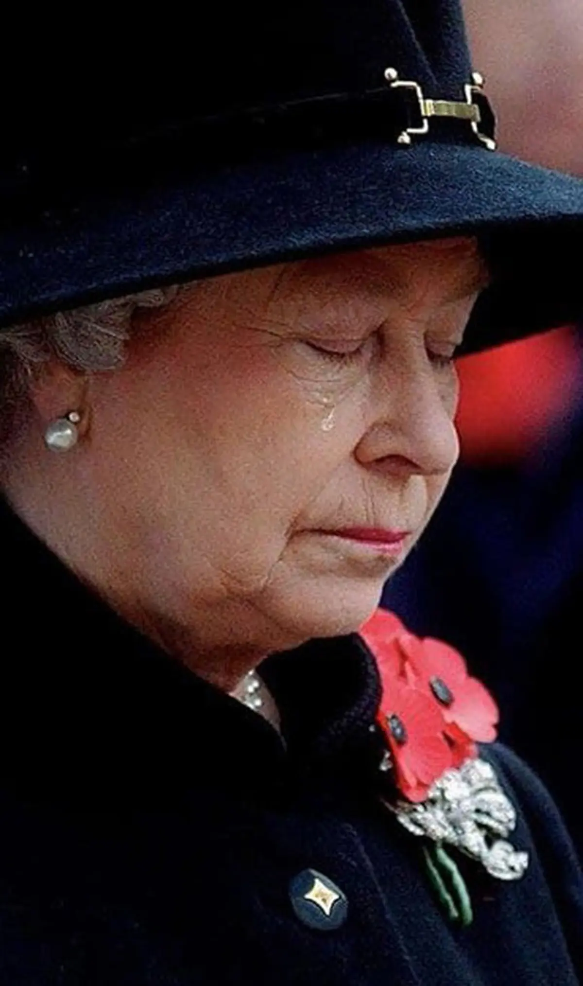 ملکه الیزابت در وداع همسرش اشک ریخت+عکس| اشک ملکه الیزابت در خداحافظی با شاهزاده فیلیپ