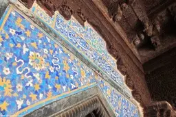 آشنایی با کاخ رنگین محل 