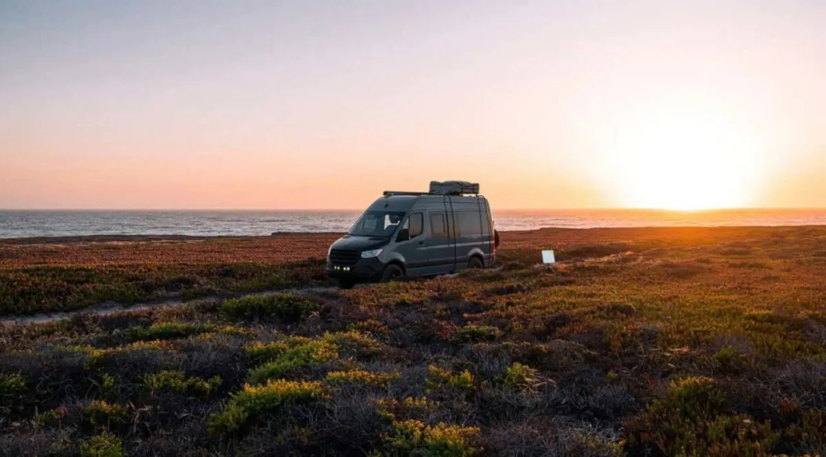 سرویس Starlink for RVs چیست؟ | چگونه کار می کند؟ | نحوه دریافت اینترنت در سفر ؟