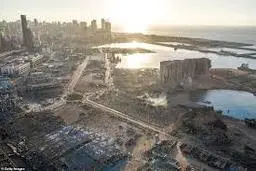  انفجار بیروت   |  قاضی مسئول تحقیق درباره انفجار بیروت قصد کناره گیری دارد